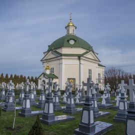 Кладбище, где можно помазаться маслом на могиле Амфилохия Почаевского Паломническая поездка в Почаевскую лавру. 30.12.2017 - 03.01.2018 г.