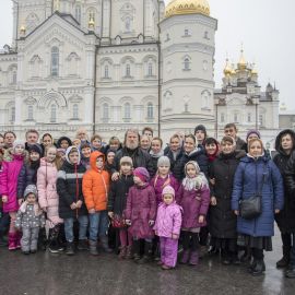 Харьковские паломники перед отъездом из Почаевской лавры Паломническая поездка в Почаевскую лавру. 30.12.2017 - 03.01.2018 г.