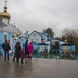 Остановка по пути домой - источник святой праведной Анны, матери Богородицы Паломническая поездка в Почаевскую лавру. 30.12.2017 - 03.01.2018 г.