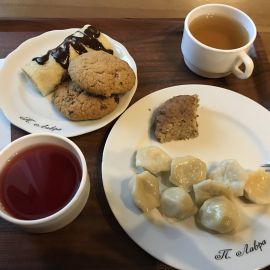 Пельмени с рыбой, блинчик, овсяное печенье, компот Паломническая поездка в Почаевскую лавру. 30.12.2017 - 03.01.2018 г.