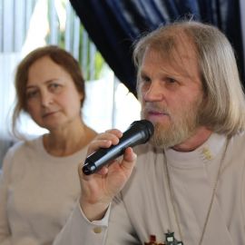 Но прежде телесной пищи - духовная. Отец Виктор говорит о том, что на эту Пасху вышла его пятая книга, третий том вопросов и ответов Празднование Пасхи и презентация новой книги отца Виктора. 09.04.2018 г.