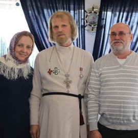 Подарки, общение, приятные впечатления, еще и очередной том благочестивого чтива - столько всего можно вынести после этого насыщенного дня Празднование Пасхи и презентация новой книги отца Виктора. 09.04.2018 г.