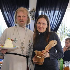 Оля, автор пасхального десерта Празднование Пасхи и презентация новой книги отца Виктора. 09.04.2018 г.