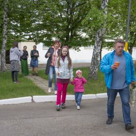 Делегация отдыхающих двинулась в сторону рыбаков Выезд на природу духовных чад отца Виктора. 13.05.2018 г.
