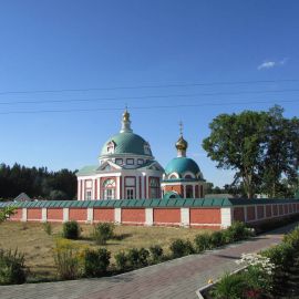 Название монастыря происходит от слова «синаксарь» – краткие жития святых. Другая версия: от мордовского «санав сара» - болотистая местность Паломническая поездка в Санаксары и Дивеево 28.06.18 - 01.07.18