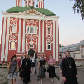 После богослужения. Санаксарский мужской монастырь Паломническая поездка в Санаксары и Дивеево 28.06.18 - 01.07.18