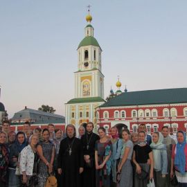 Паломники в Рождества-Богородичном Санаксарском мужском монастыре Паломническая поездка в Санаксары и Дивеево 28.06.18 - 01.07.18