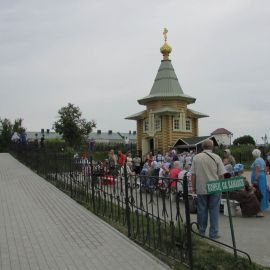 Канавка – одна из главных святынь Дивеевской обители. По преданию, преподобному Серафиму явилась Богородица и наказала обнести святую обитель канавой и валом Паломническая поездка в Санаксары и Дивеево 28.06.18 - 01.07.18