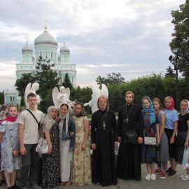 У фонтана. Свято-Троицкий Серафимо-Дивеевский монастырь Паломническая поездка в Санаксары и Дивеево 28.06.18 - 01.07.18