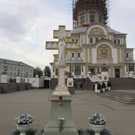 Новый Благовещенский собор строится по завещанию Серафима Саровского. Преподобный отец настаивал на том, что в монастыре должен быть еще храм в конце Святой Канавки, расположенный по одной линии с Троицким собором и колокольней Паломническая поездка в Санаксары и Дивеево 28.06.18 - 01.07.18