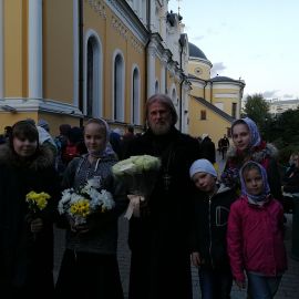 С цветами от мощей Блаженной Матроны Паломническая поездка к мощам святителя Спиридона и блаженной Матроны
