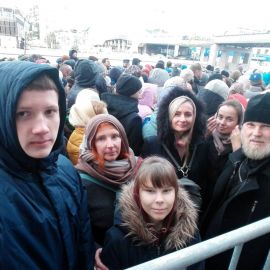 В очереди к мощам святителя Спиридона Тримифунтского Паломническая поездка к мощам святителя Спиридона и блаженной Матроны