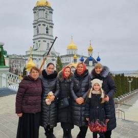 Все успели наши паломники за три дня в монастыре: и на службах постоять, и к мощам, иконам, стопе Богородицы приложиться, и крестным ходом пройти Поездка в Почаевскую лавру. 30.12.2019-02.01.2020 г.