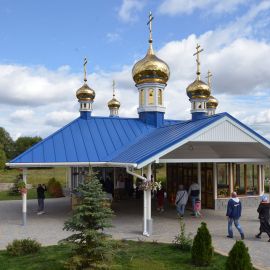 Здесь, у купальни, выстроен летний храм Выезд на природу, 4.09.2021 г.