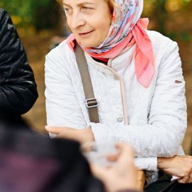 Матушка Вера общается с прихожанами Выезд на природу, 4.09.2021 г.