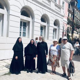 Святой Спиридон объединяет православных всего мира: у его храма наши паломники повстречали монахинь из Польши, приехавших поклониться мощам, и их родителей
 Паломничество отца Виктора к греческим святыням, 12-22.06.2022 г.
