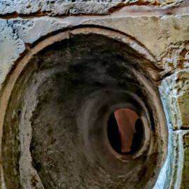 Из нее из года в год вот этому ходу передается Благодатный Огонь Крещение Господне на Святой земле, 17-22.01.2023 г.